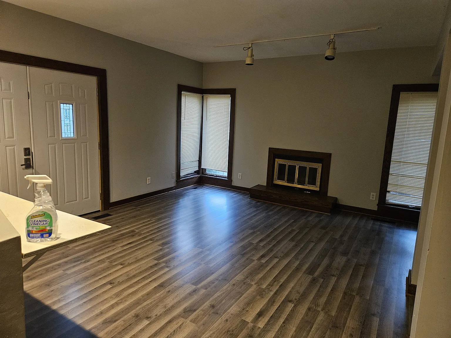 4 bed, 1.5 bath, 2392 sqft, $2,000 — Photo 4