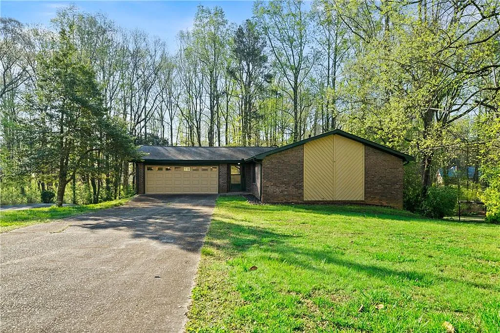3 bed, 2.0 bath, 1422 sqft, $1,750 — Photo 1