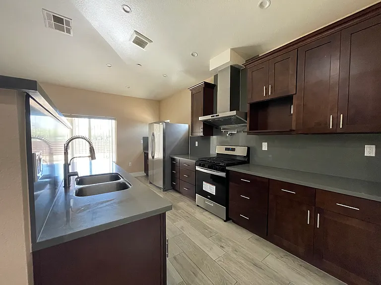17515 Live Oak St — Photo 16