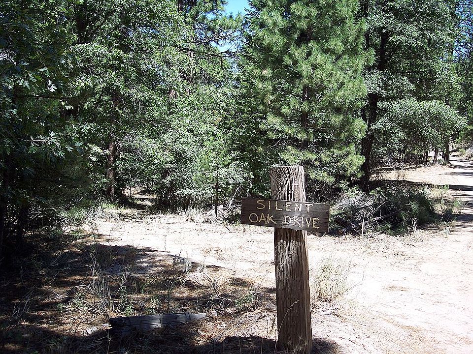 Silent Oak entrance 4+ acres