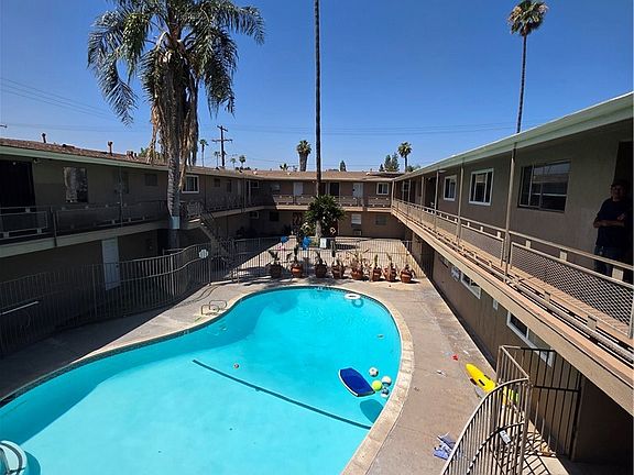 5th image of 7490 Magnolia Ave APT W