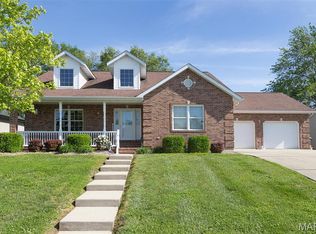 631 Wayne St, Carlyle, IL