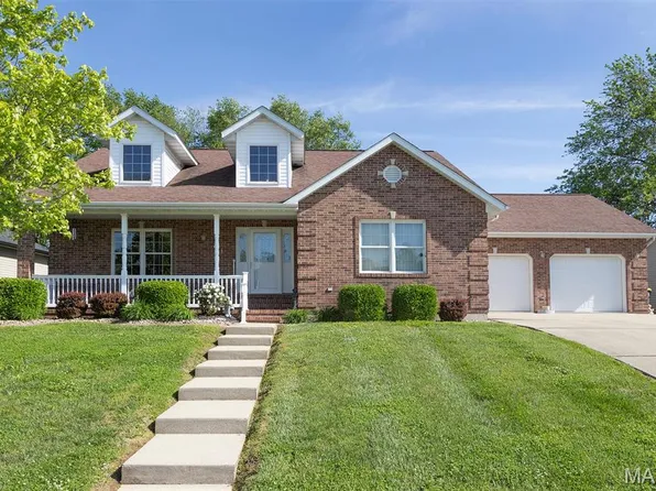 631 Wayne St, Carlyle, IL 62231