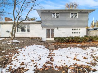 2424 Hanover Dr, Lansing, MI 48911