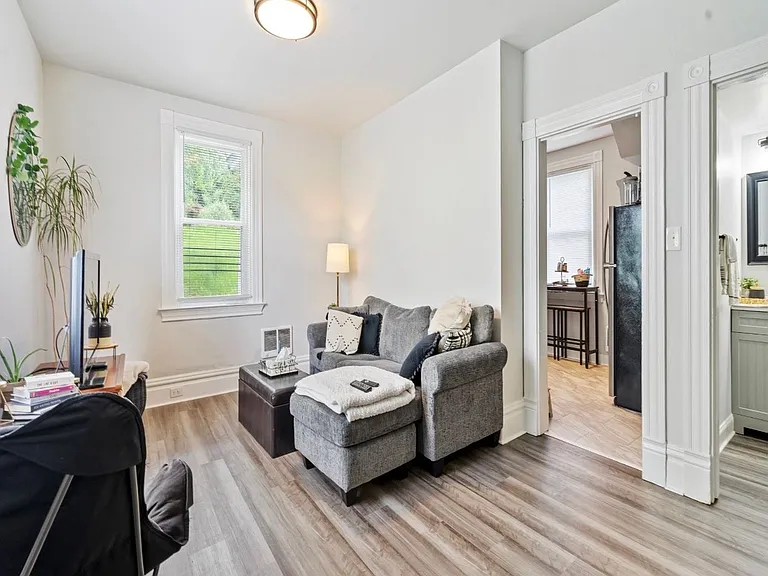 388 Ingomar Street — Photo 2