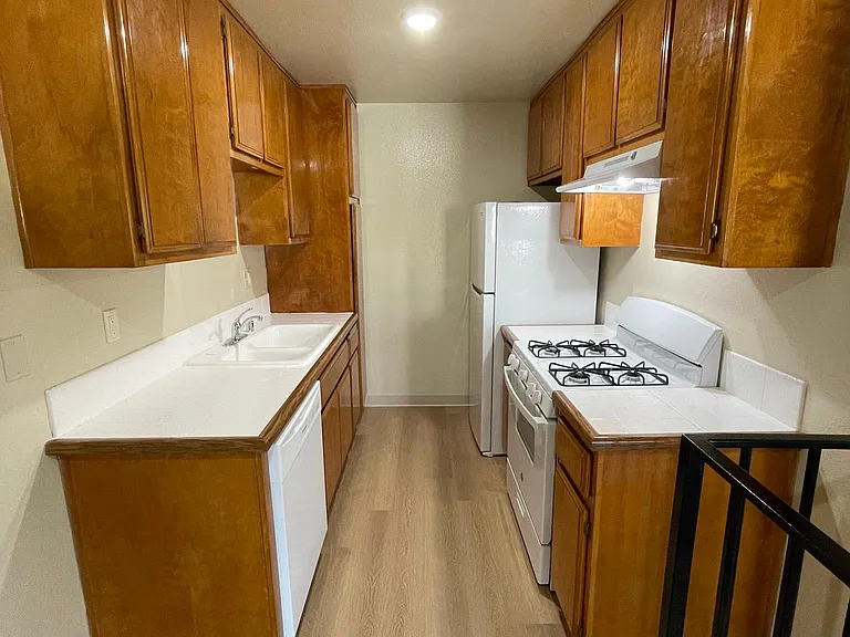 12736 Caswell Ave — Photo 13