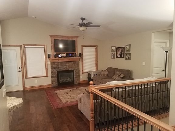2nd image of 660 Manchester Ln