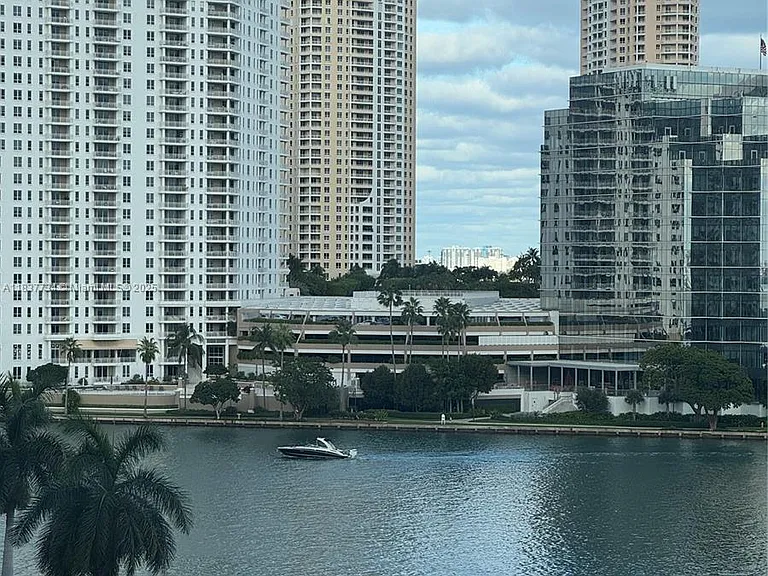 825 Brickell Bay Dr #847 — Photo 10