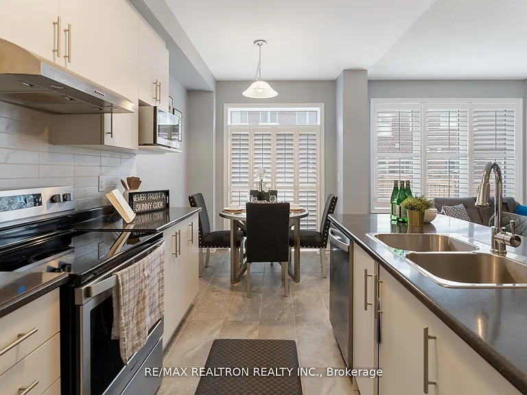 19 Sutcliffe Dr — Photo 5