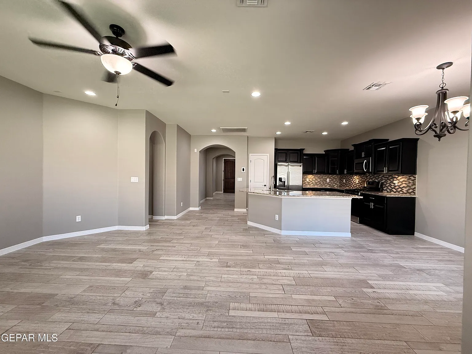 4 bed, 2.0 bath, 1812 sqft, $2,100 — Photo 2