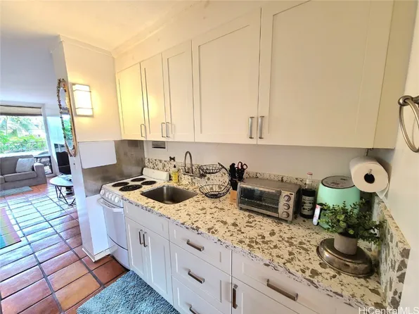 1710 Makiki St APT 305, Honolulu, HI 96822