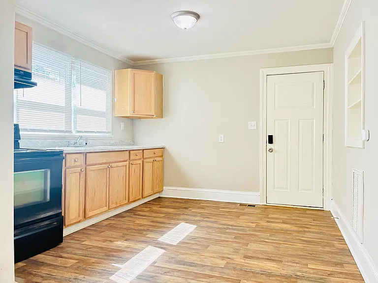 1030 Caldwell St — Photo 17