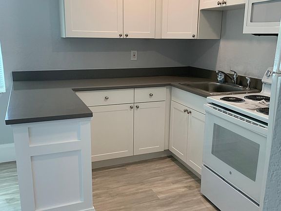 2nd image of 933 Market St