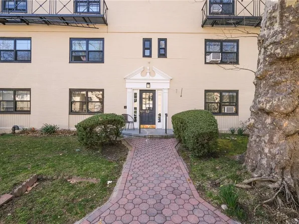 12 Field End Lane #2R, Eastchester, NY 10709
