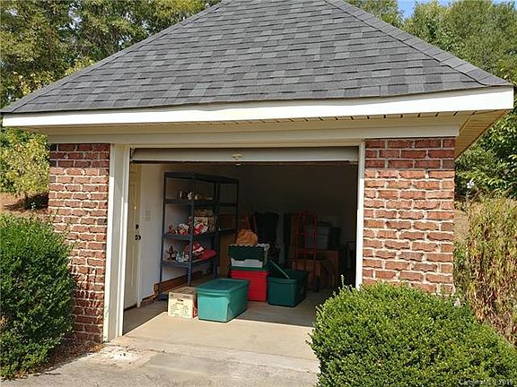 4th image of 1021 Tomshire Dr