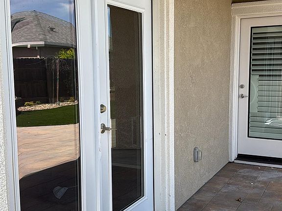 5th image of 2080 Park Pl