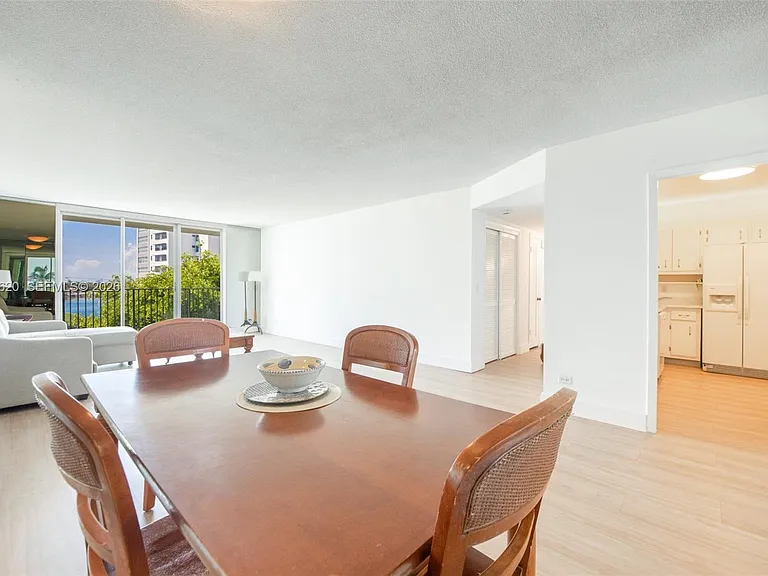 1001-91 Bay Hbr #511 — Photo 7