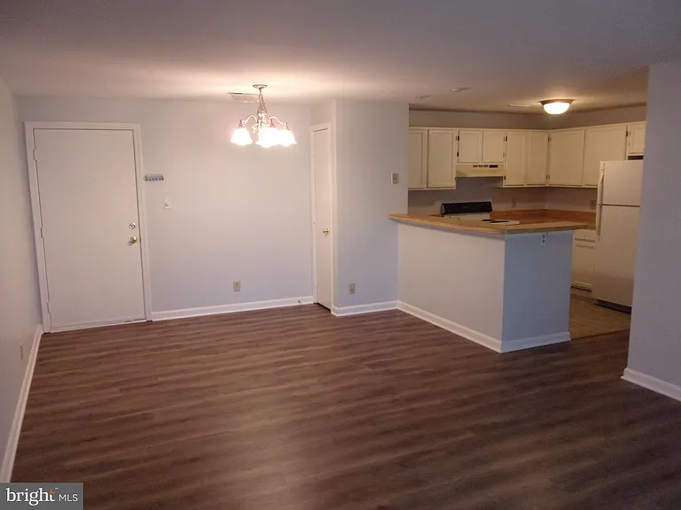 100 Chesterfield Ln — Photo 5