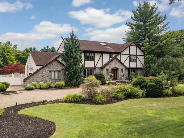 2 Equestrian Court, Melville, NY 11747