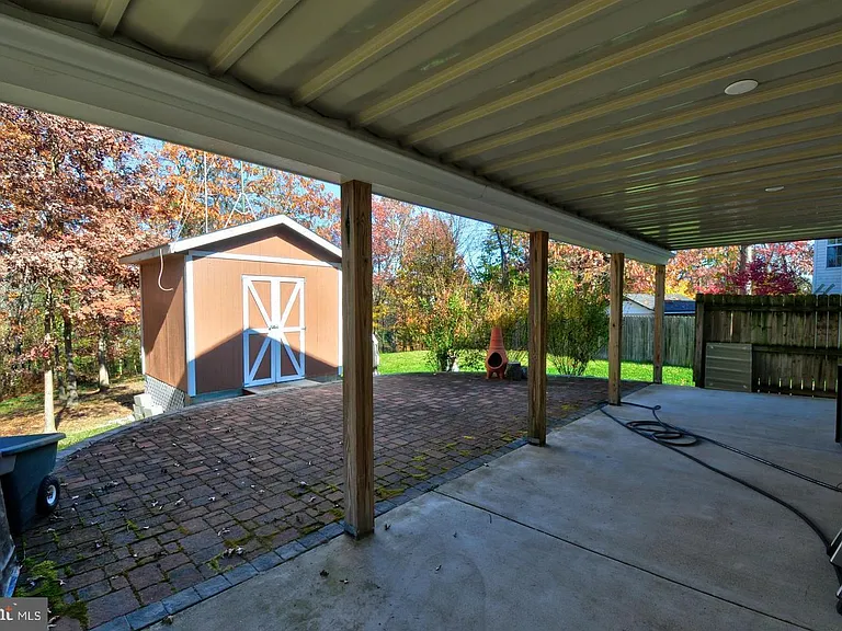121 Deer Hill Ct — Photo 4