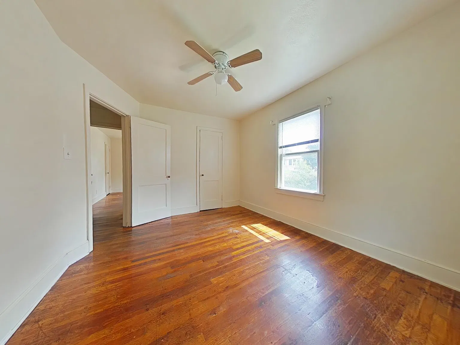 2 bed, 10 sqft, $850 — Photo 2