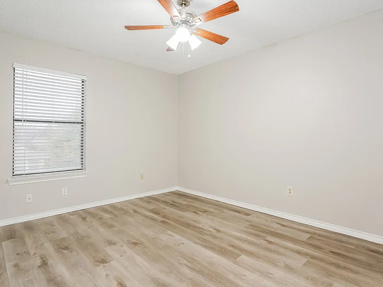 2305 Weyborn Dr — Photo 14