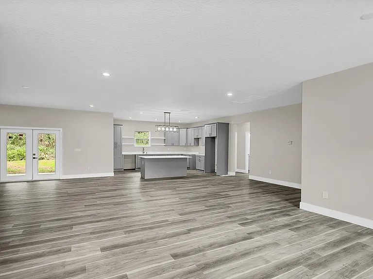 555 Gagnon St SE — Photo 3