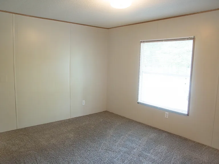 1035 Hickory St — Photo 9