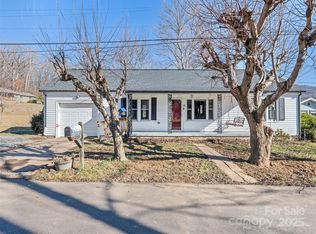 64 Jones St, Clyde, NC 28721