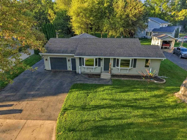 415 Waterloo Rd, Marshall, WI 53559