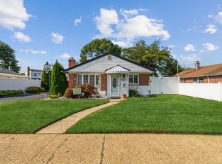 2531 Dogwood Ave, East Meadow, NY 11554