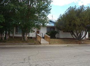 708 Utah St, Rawlins, WY 82301