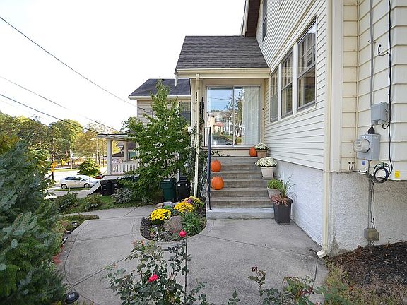 3rd image of 3923 Taylor Ave