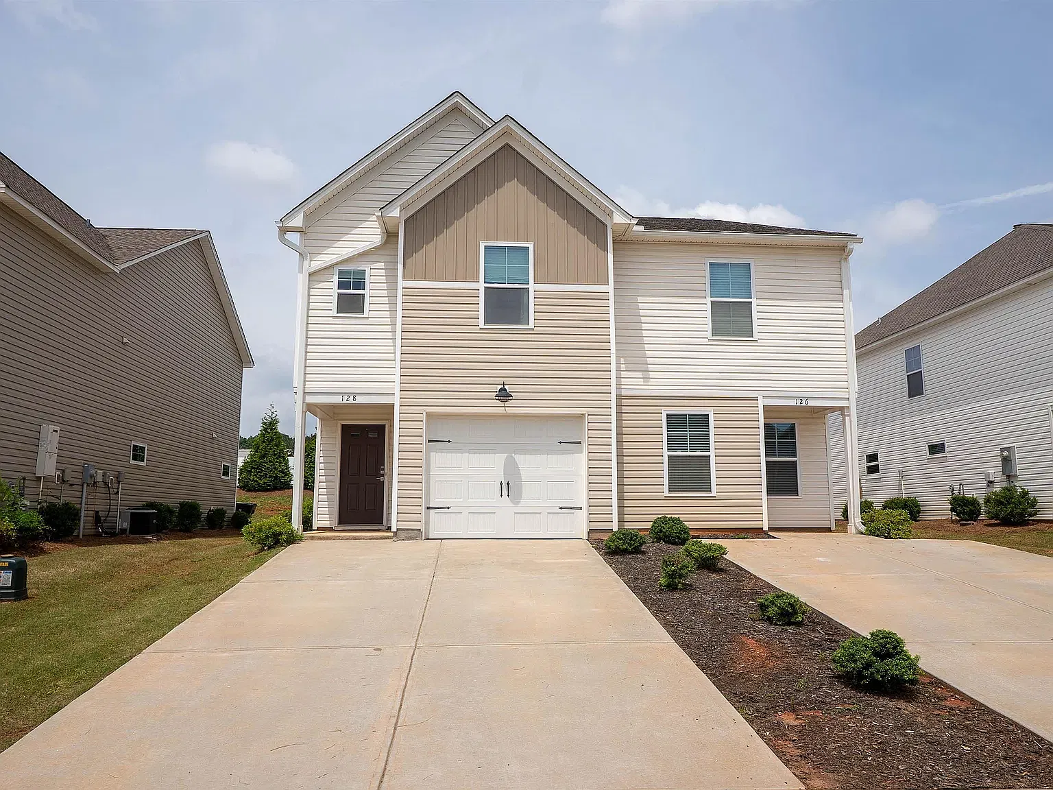 3 bed, 2.5 bath, 1435 sqft, $1,750 — Photo 1