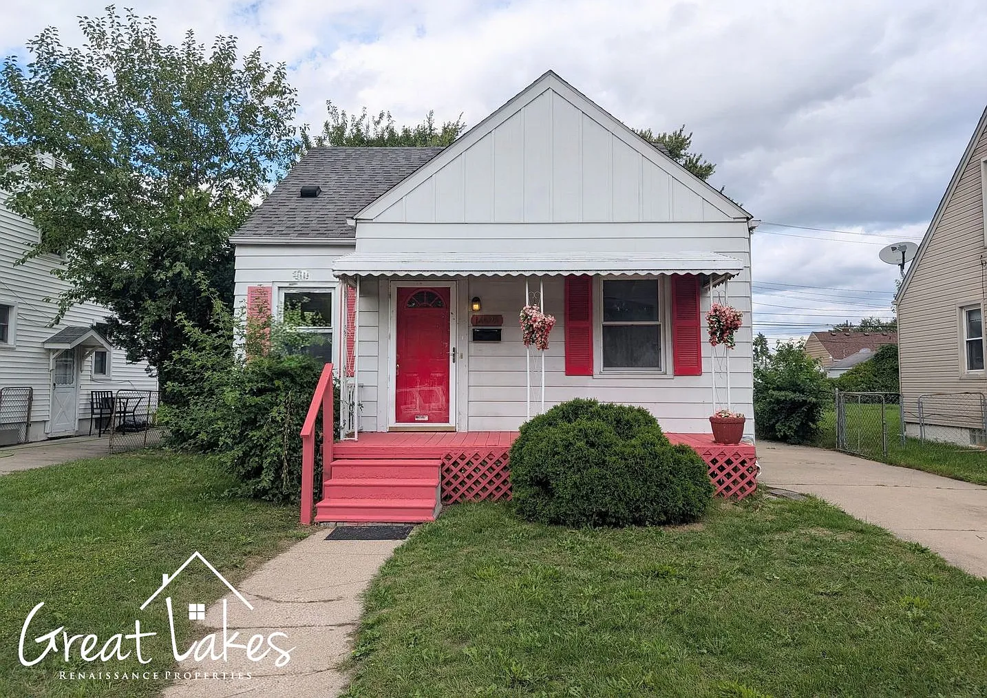 Charming 3 Bedroom 1 Bathroom now available for rent! — Photo 1