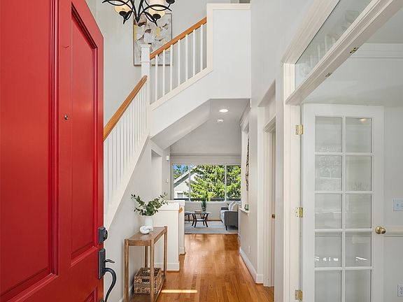 2nd image of 1578 NE Iris Street