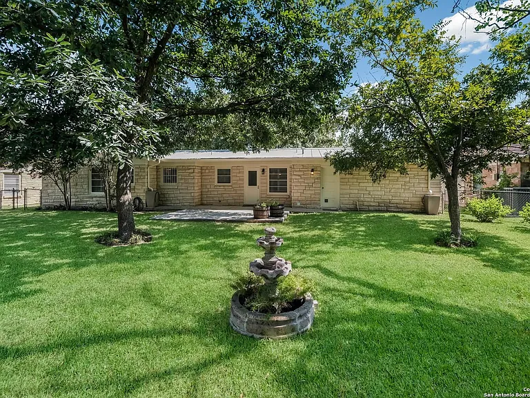 255 Millwood Ln — Photo 14