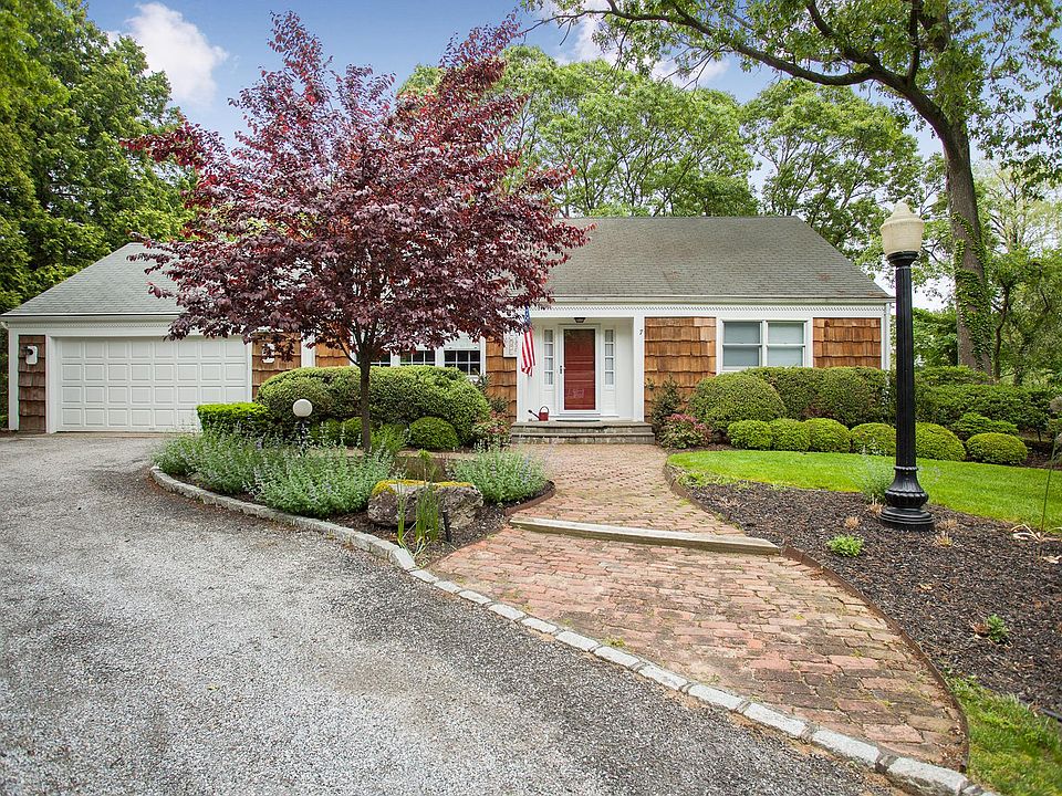 1st image of 7 Soundview Dr