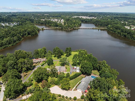 3rd image of 2414 Pine Cape Ct