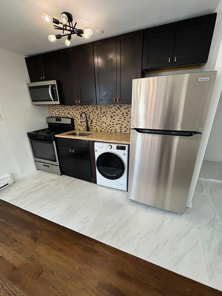 1 bed, $2,567 — Photo 2
