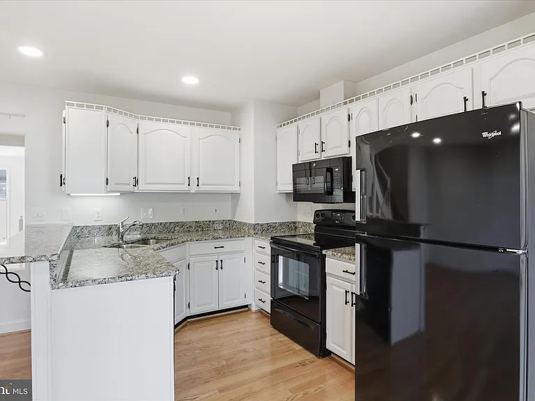 3946 Valley Ridge Dr — Photo 12