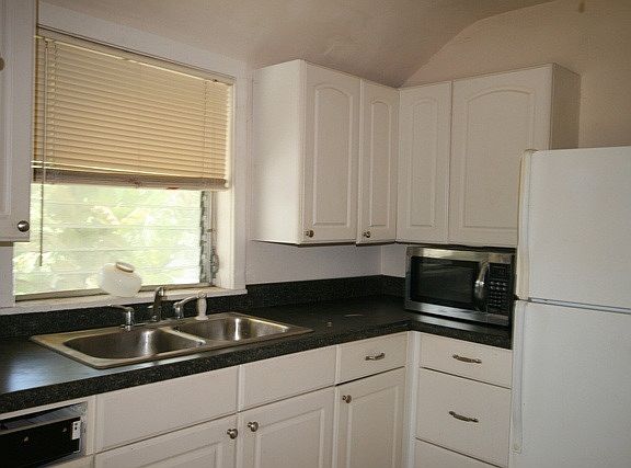 3rd image of 225 N H St