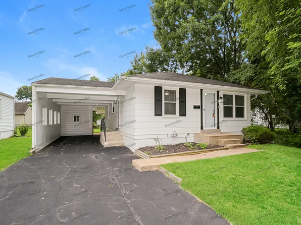 2 Wescott Dr, Florissant, MO 63031