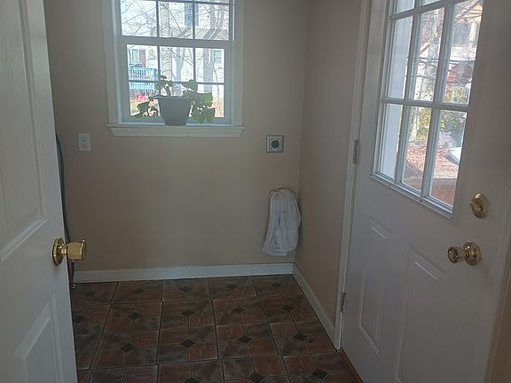 4th image of 494 Country Place Dr