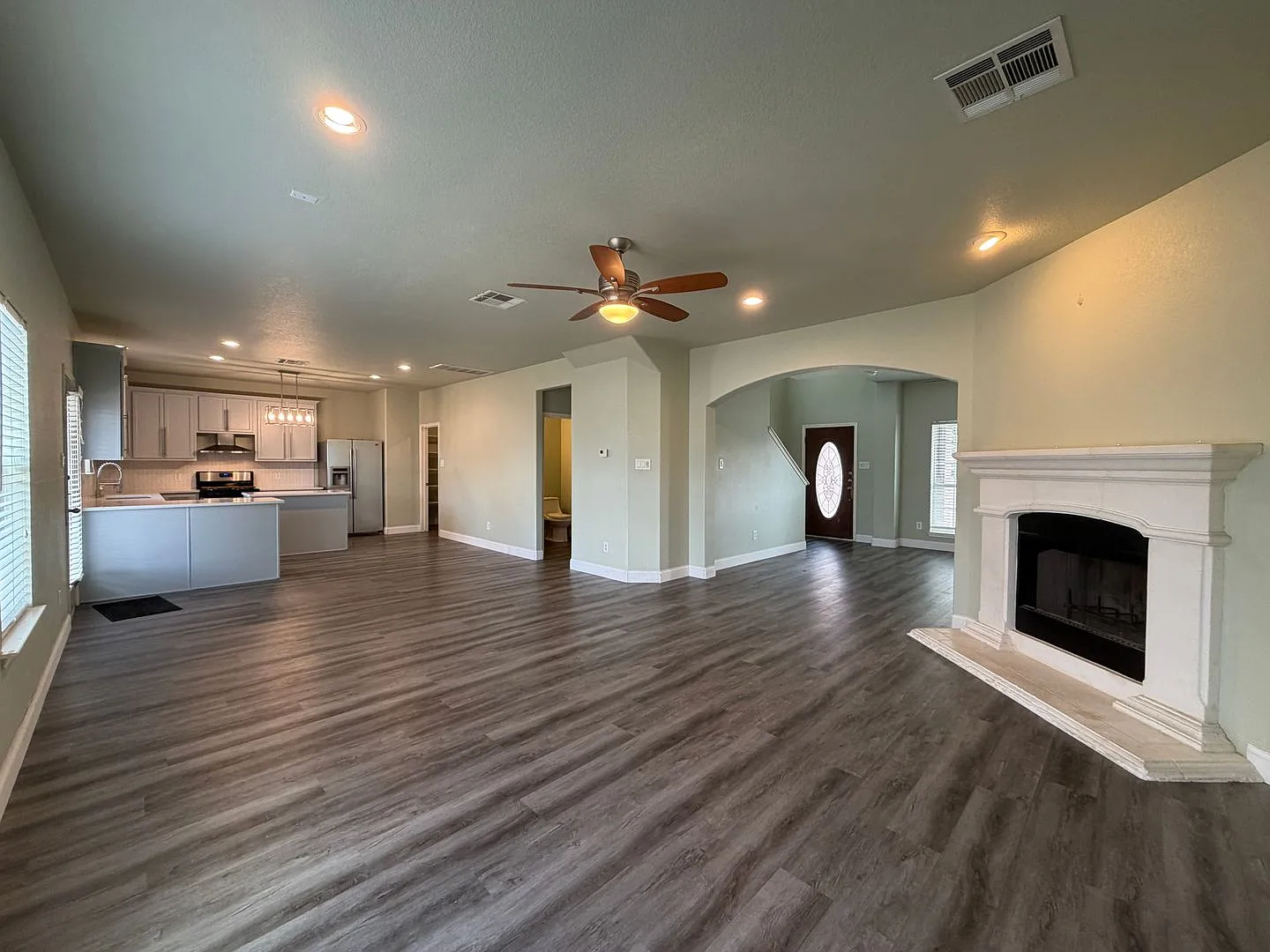 Big 4 Bedroom Home In Round Rock — Photo 2