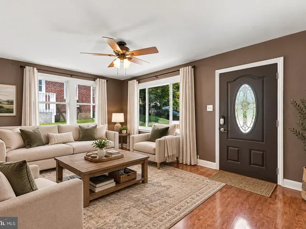 1224 Old Ln, Drexel Hill, PA 19026