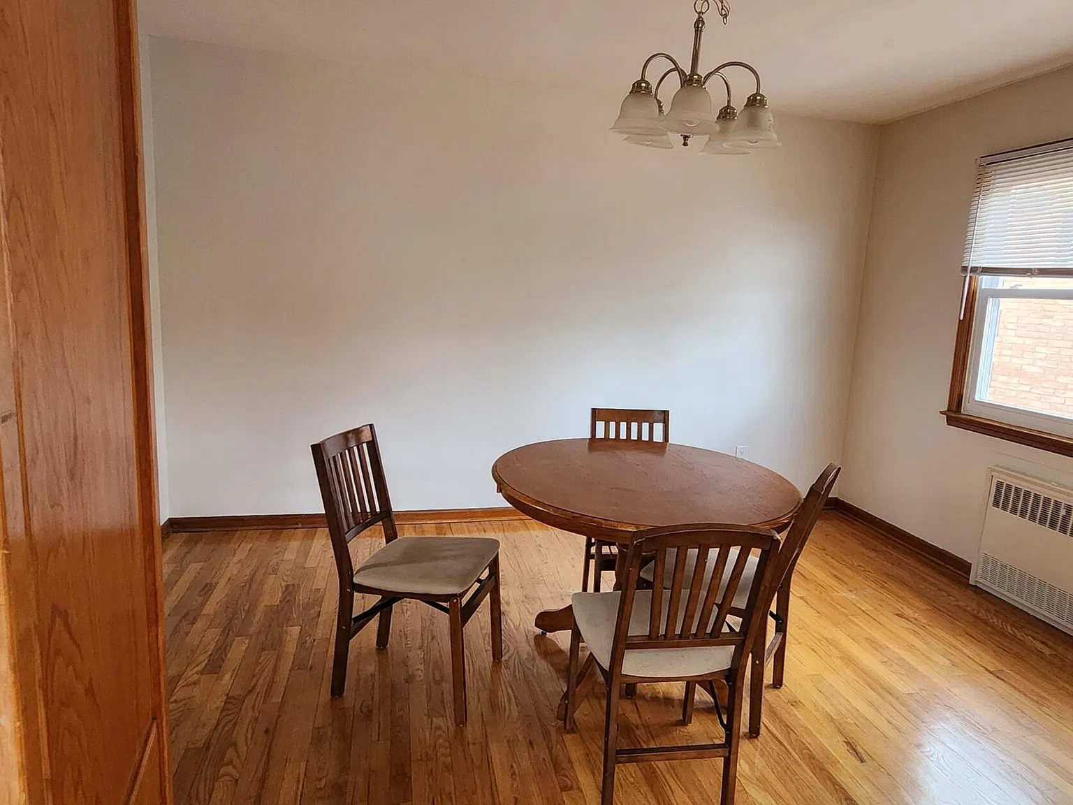5 bed, 1.0 bath, 2184 sqft, $2,500 — Photo 4