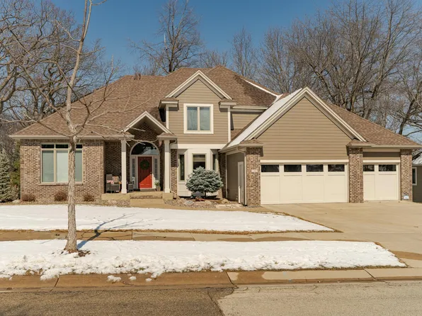 2207 Baihly Heights Dr SW, Rochester, MN 55902