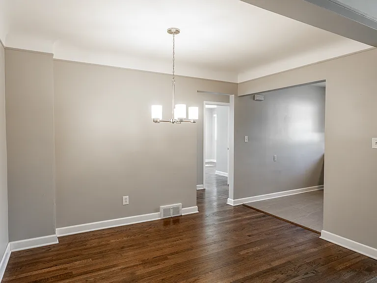 1909 Gardenia Ave #7 — Photo 3