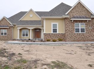 9280 Stonegate Rd, Cedarburg, WI 53012